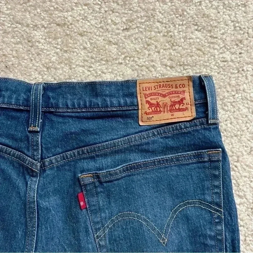 Levi Strauss & Co 501 Jean Button Fly Shorts 2” Cut Off Women  Sz 30 Denim Blue